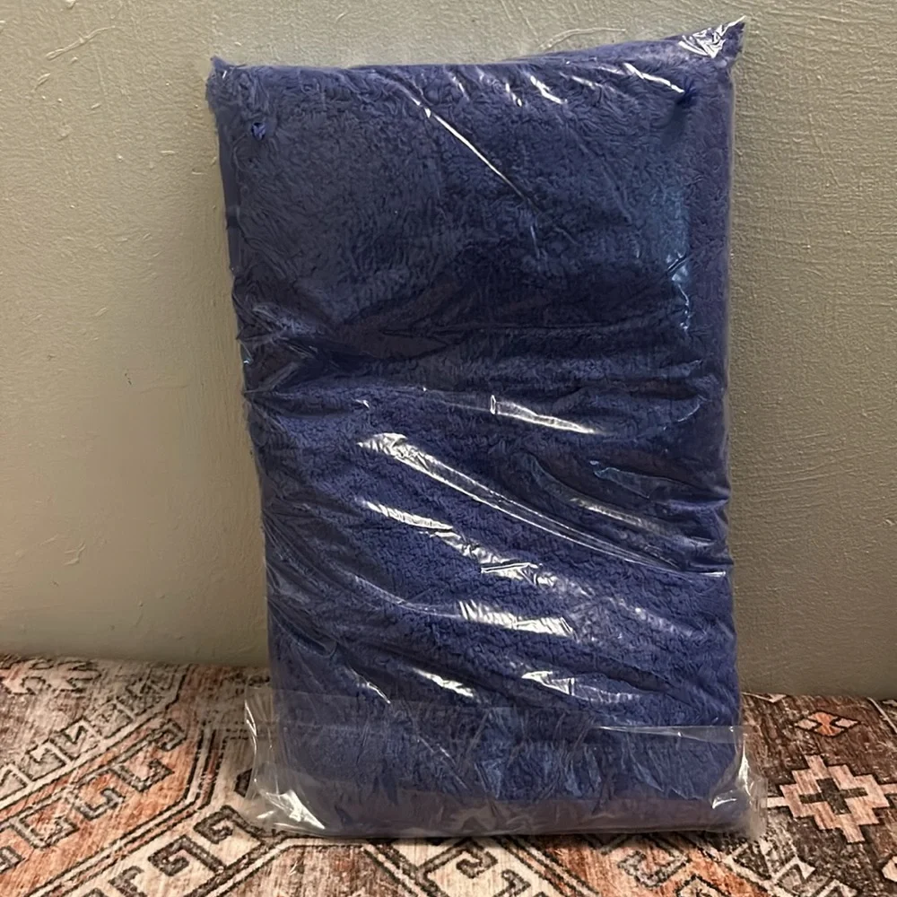 NWT Clara Clark bath mat